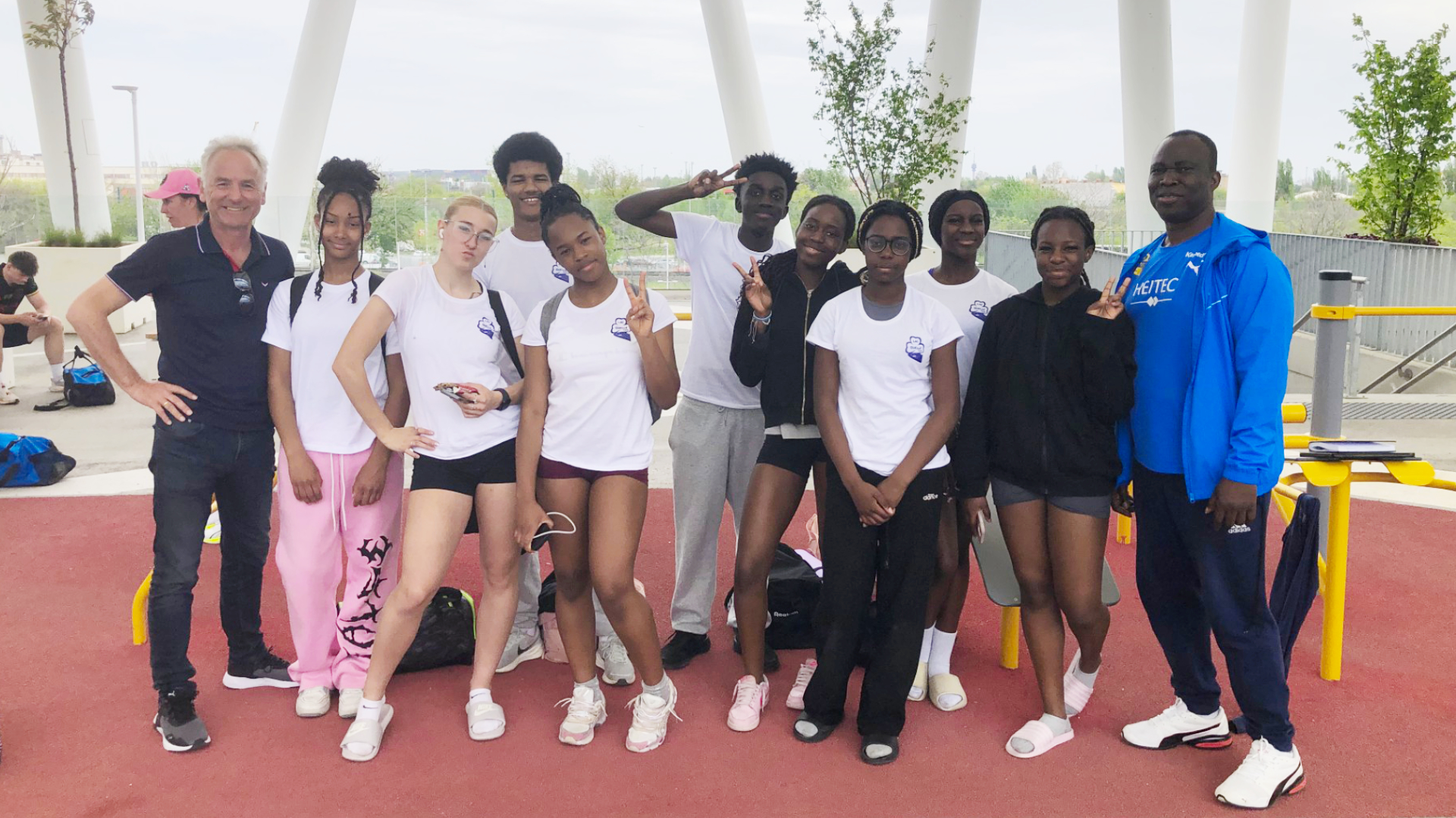 Gruppenbild der Nachwuchsathletinnen und -athleten des LAC Quelle