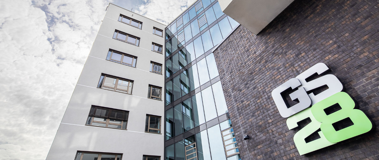 Das Expertengebäude GS28 in Fürth Das Expertengebäude GS28 in Fürth von unten gen Himmel