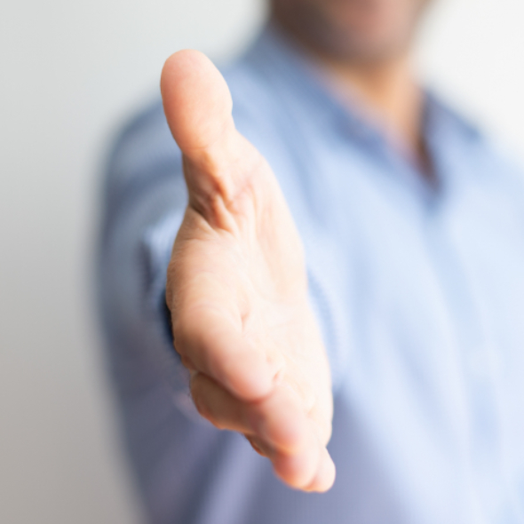 Engagement mit ausgestreckter Hand