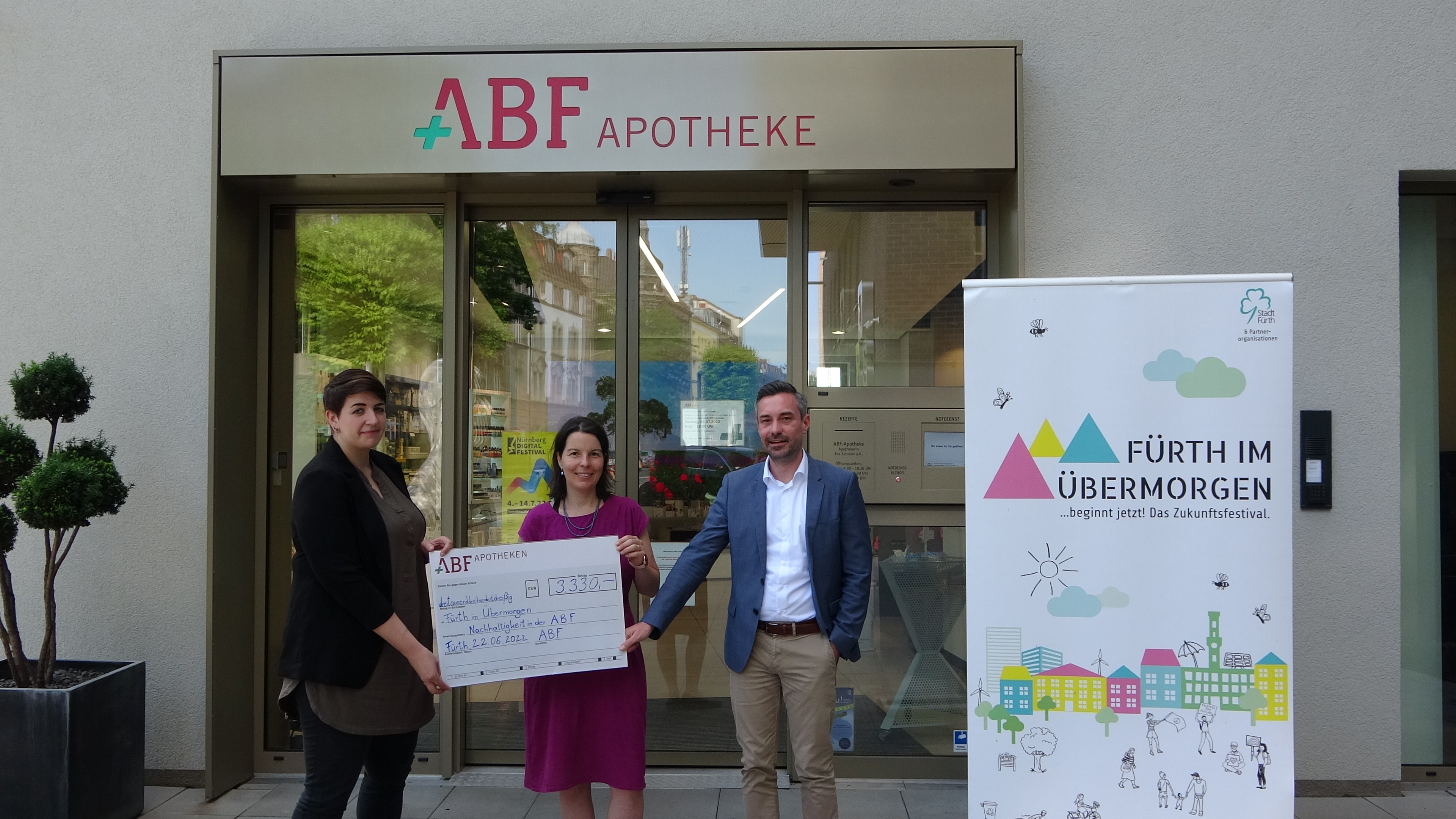 Spendenübergabe der ABF an Fürth im Übermorgen.